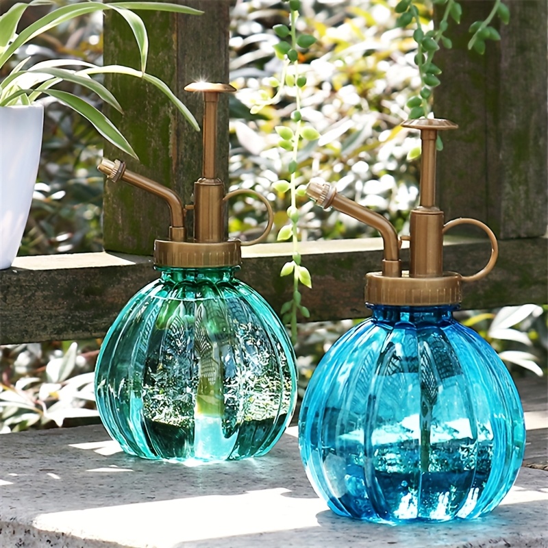 Haushalts-Plastiksprühflasche  – Gardening Tools Vintage Bewertung und Preis